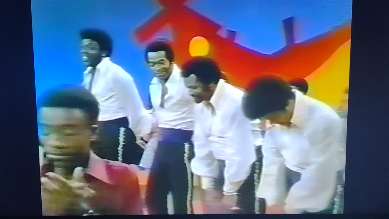 Intruders I Bet He Don't Love You Like I Do 1971 (Soul Train)