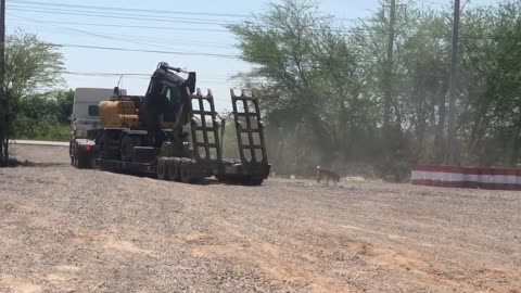 Incredible Skill Trailer Operator Bring Wheeled Excavator Clump To Mountain