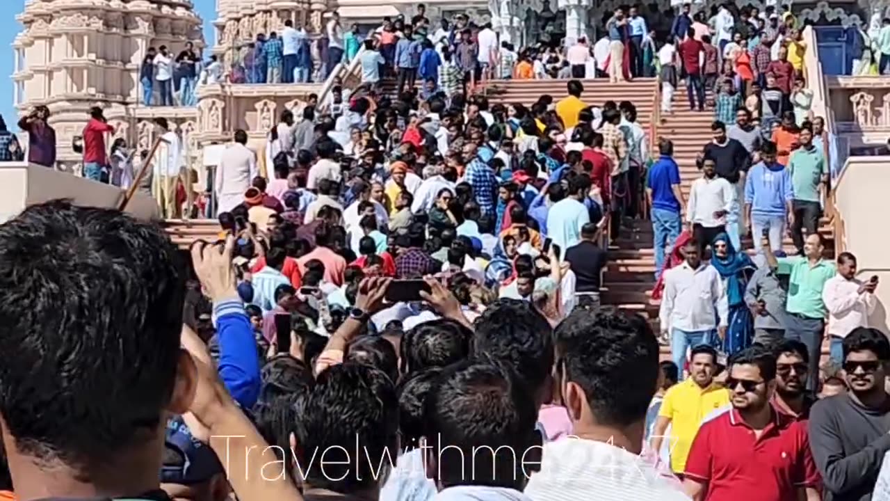 Abu Dhabi Baps temple drawing in the crowds