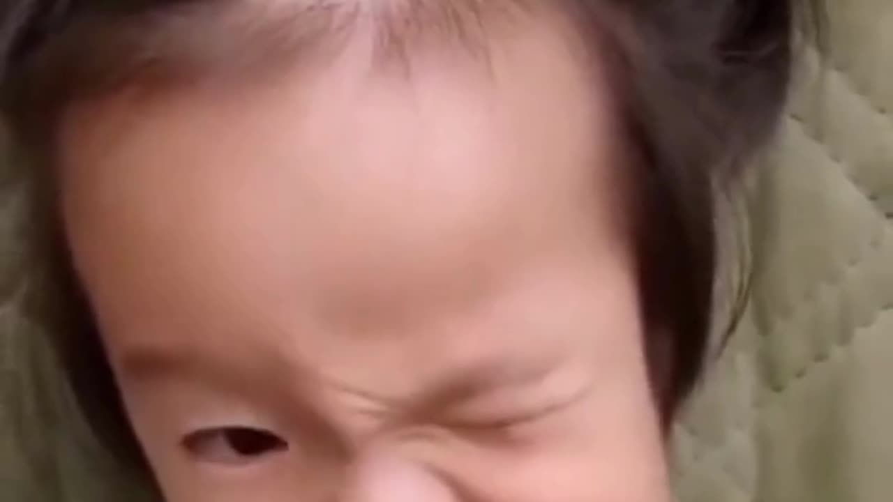 Little girl tries to thread a needle. Funny! ❤️🤣