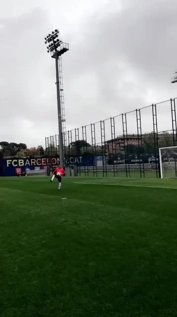 VIDEO: Neymar and Justin Bieber score a Goal together in Barcelona training.