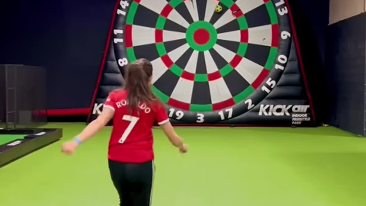 FOOTBALL DARTS CHALLENGE 🎯