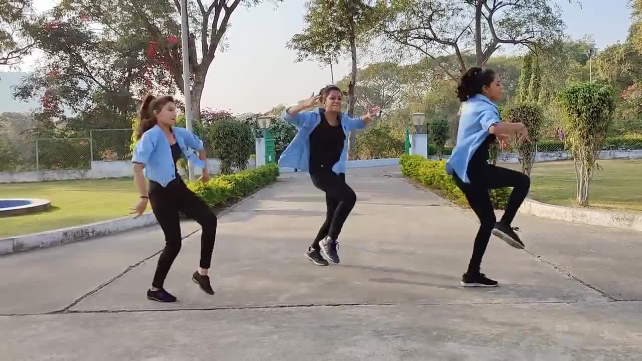 Akh Lad Jaave - Loveyaatri - Dance Cover - Kajal Agrawal Choreography - Ft. Awanti & Nupur