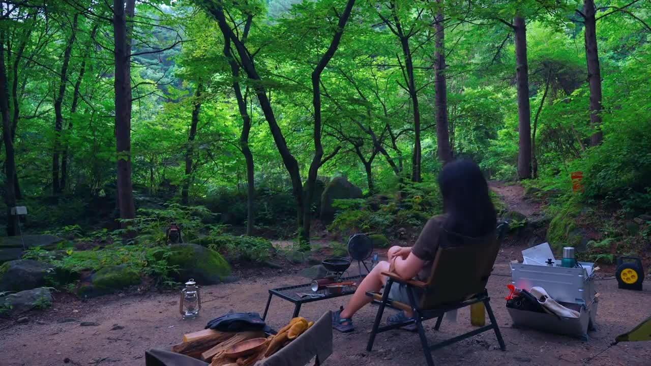 One person outdoor picnic camping, one person's night, one person's dinner