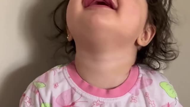 11 meses, 2 dentes, cabelo bagun?ado, e o melhor sorriso de bom dia do mundo ?? te amo Melissa!