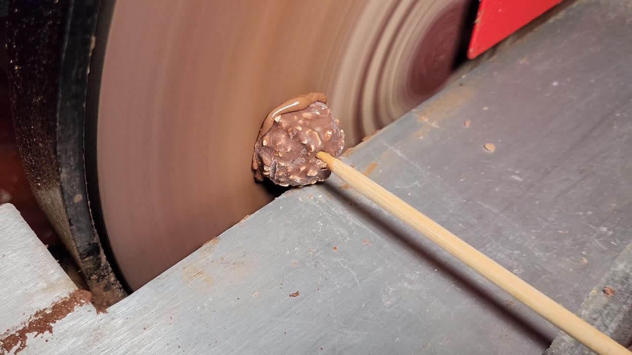 Feeding chocolate to a sander