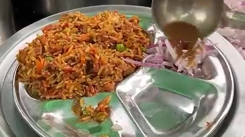 **Mumbai Tawa Pulao Recipe | How to Make Authentic Tawa Pulao at Home | Street Food Delight**