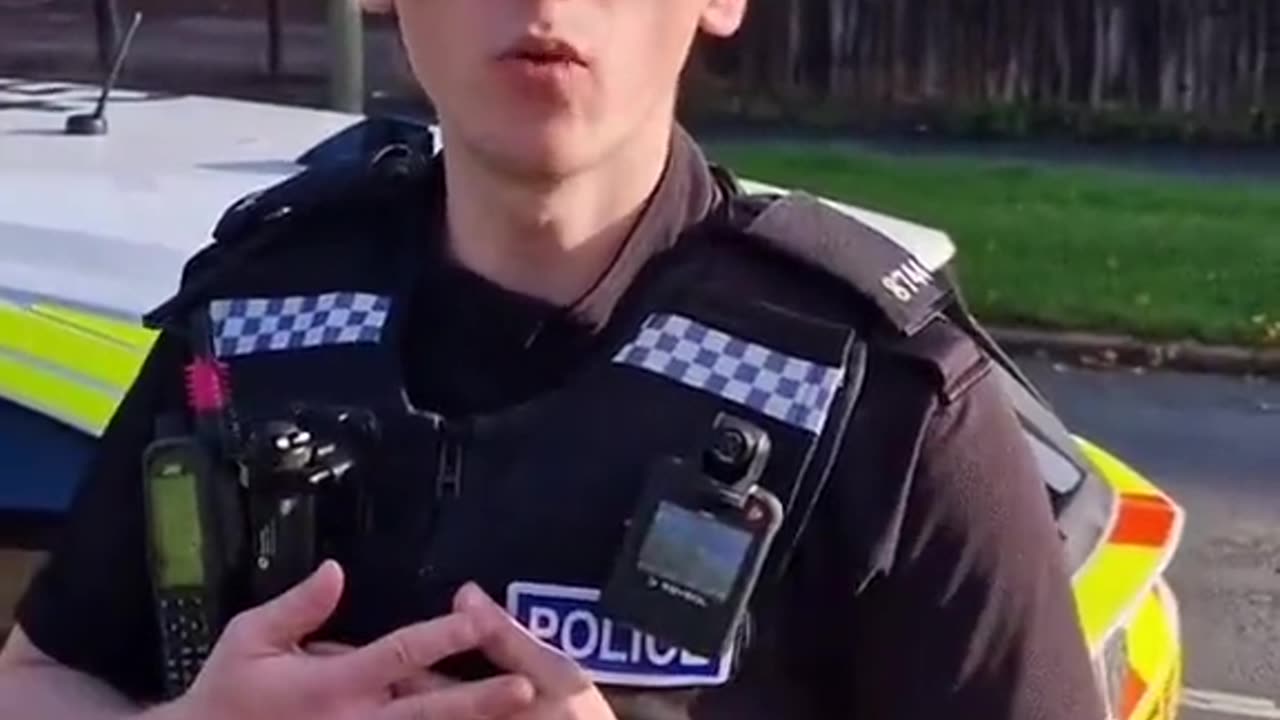 Member of the public challenges police officer for pulling up outside his home & littering