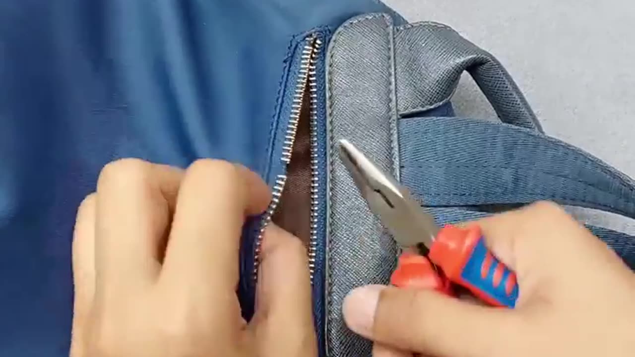 Seamstress Reveals The Secret To Fixing a Damaged Clothing Zipper