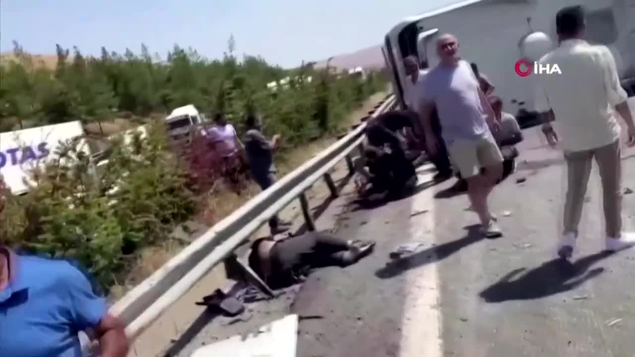 WARNING: GRAPHIC CONTENT – At least 32 killed in Turkey in separate crashes