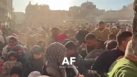 Thousands of starving Palestinians gathered in Khan Yunis from early morning