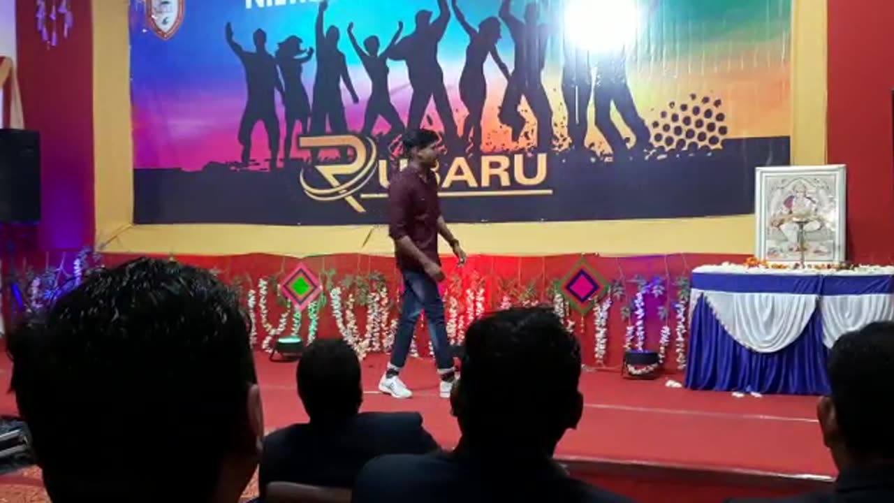 Tujhme rub dikhta h yaara main kya kru /dAnce performance of freshers party