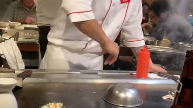 Chef Does Magic Trick With Eggs on Teppanyaki Grill