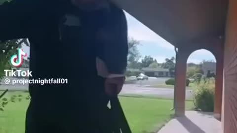 86 Year Old Pizza Delivery Man Gets Amazing Tip From His TikTok Fans ❤️🥲