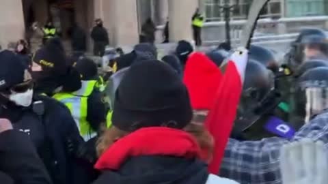 Extended HD Version - Canadian woman getting trampled by police in Ottawa