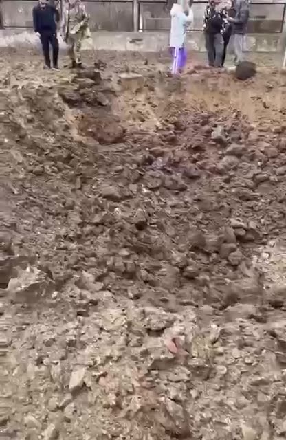 Result of a Ukrainian bombardment in Zuhres, east of the city of Donetsk, supposedly by a HIMARS.