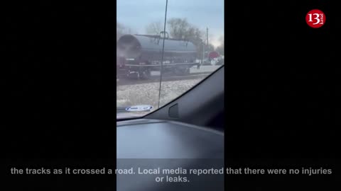 Train derailment in Oklahoma blocks roads