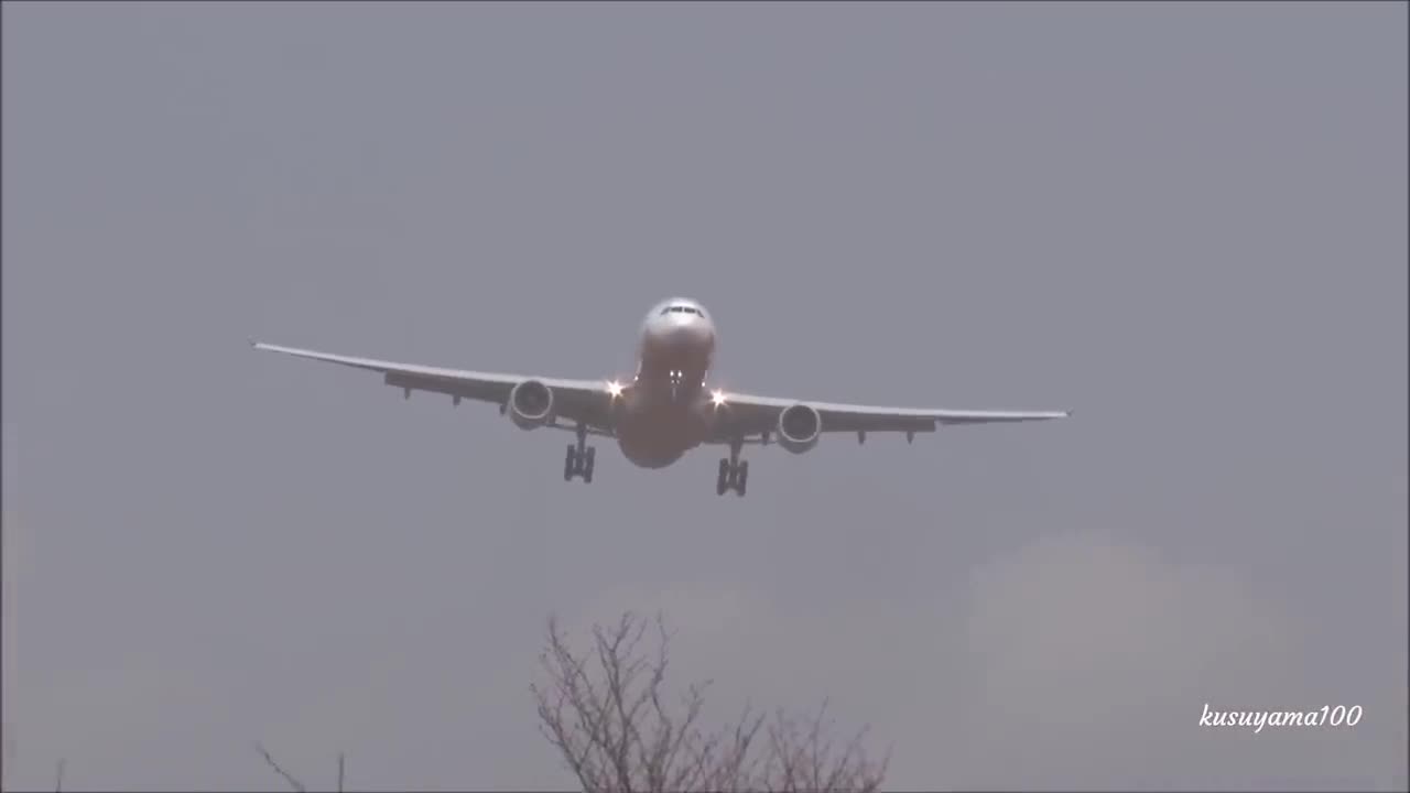 A380 Lands Sideways In Extreme Crosswind