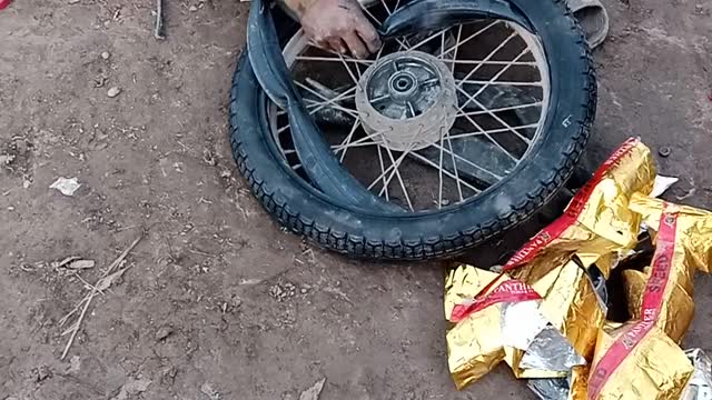 Fitting tyre with old method