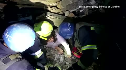 Moment 'family pulled from rubble' in Zaporizhzhia