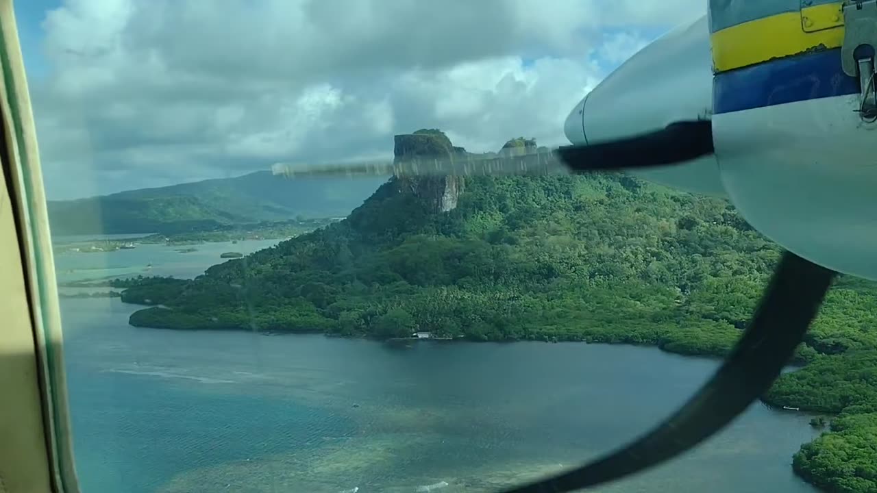 Flight to Pingelap Atoll on Caroline Islands Air.