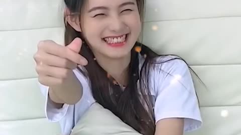 李小野 ( Li Xiaoye ) The lovely girl with a great smile Chinese TikTok