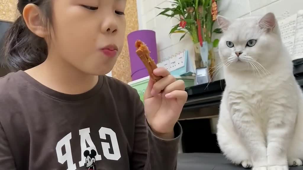 Can I have a bite 🥺