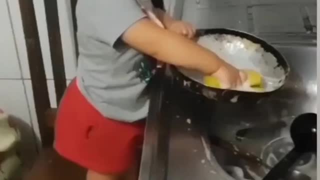 my to get dressed - Cute Baby Girl Tries Her Best To Help Her Mommy Into Her Clothespins! (age 4+)
