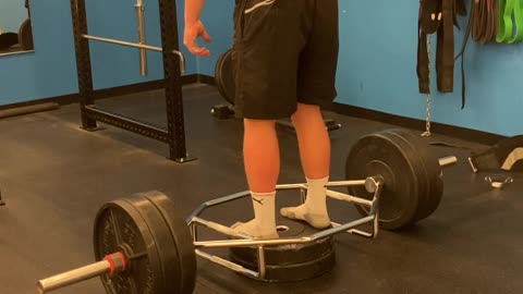 320 deficit deadlifts