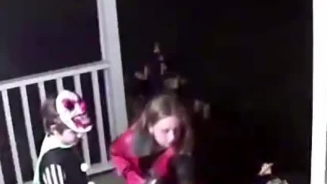 These trick-or-treaters saw an empty candy bowl on a porch and did this ❤️