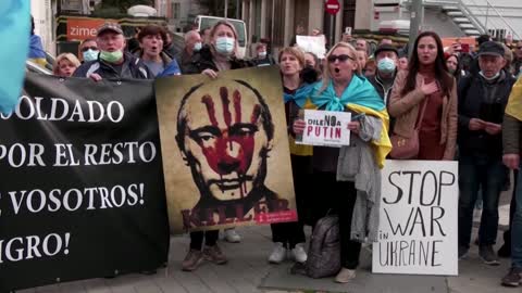 Javier Bardem protests outside Russian embassy