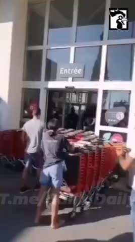 France freedom fighters block supermarket entry..