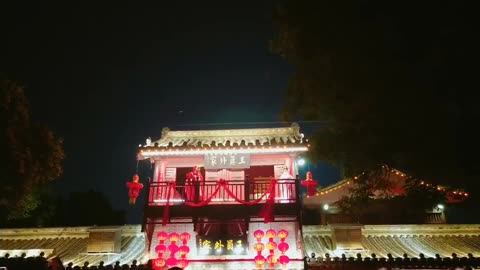 Enjoy a Chinese show!