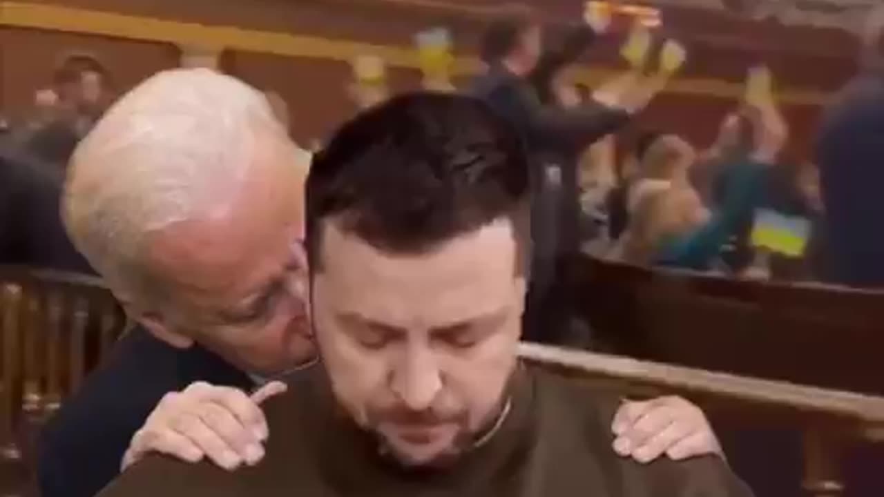 #JoeSclerosis Biden sniffs Zelensky