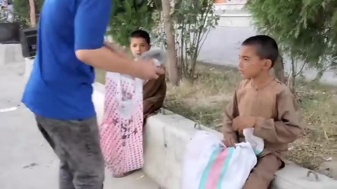 A man making cake just viral