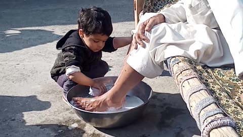 Wash grandpa feet