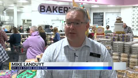 new hy-vee store opens