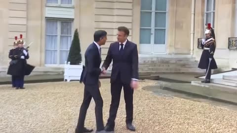 Macron receives Sunak in Paris as the crisis in the collective west deepens.