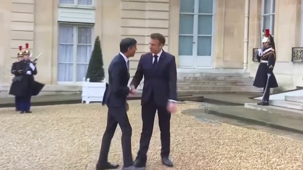 Macron receives Sunak in Paris as the crisis in the collective west deepens.