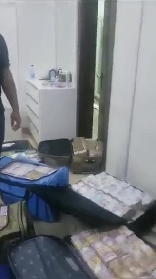 #Gabon: the house of the deposed president is searched