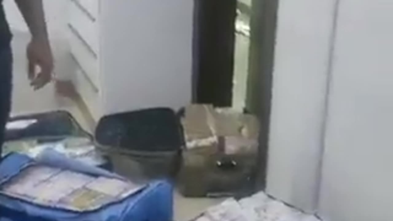 #Gabon: the house of the deposed president is searched