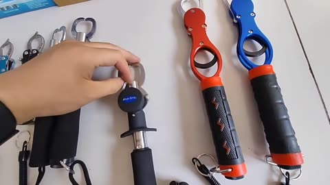 Fishing Lip Gripper Fish Plier Hand Grip Portable Aluminum Alloy Fishing Grip