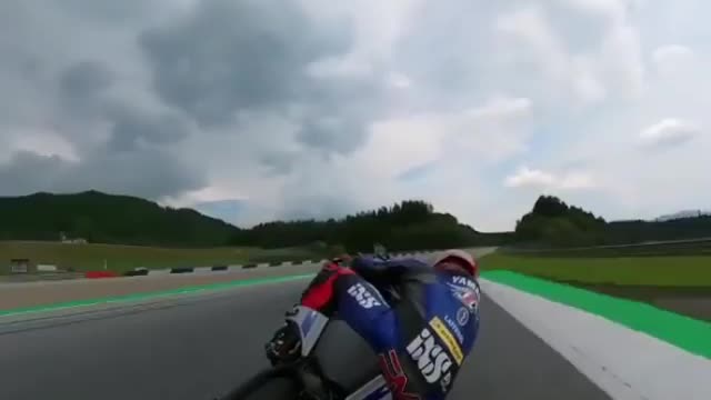 YAMAHA R1 Stock exhaust sound 🔥