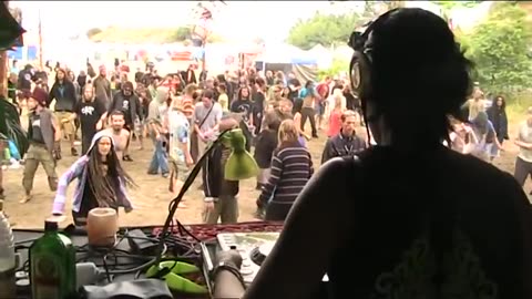 DJ CORIOUS @FULL MOON FESTIVAL 2010 - Friday Morning 1