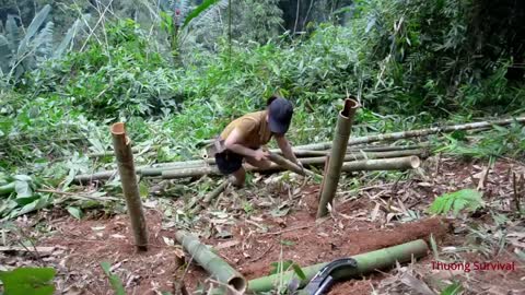 Making Rafts to Fight Crocodiles - Slip and Fall into the Lake/ Bushcraft & Survival P.2