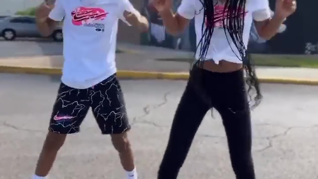 twins dancing