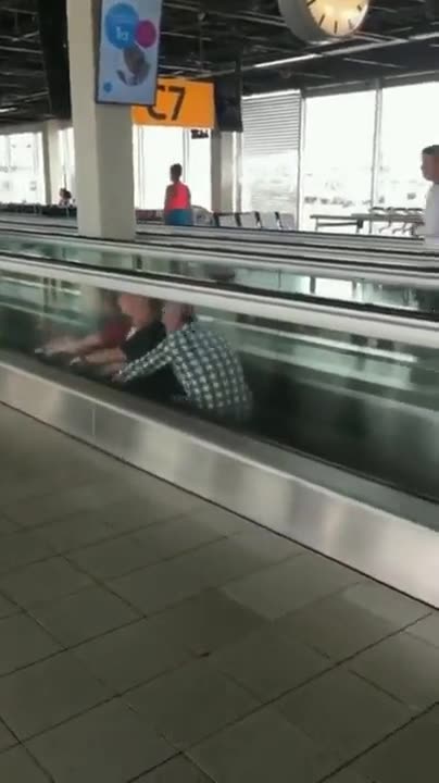 When you have a 2hr layover and you wanna enjoy the airport fun