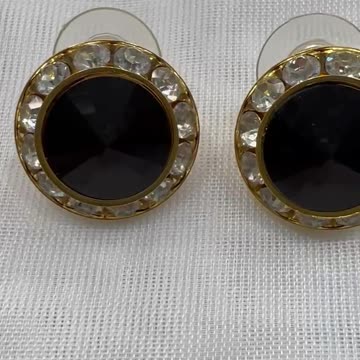 18KGP Post Earrings. Made with Swarovski Crystals. Rare Find. Party. Event.