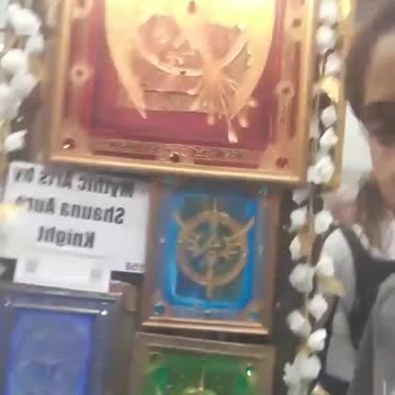 I love this yellow red artwork.