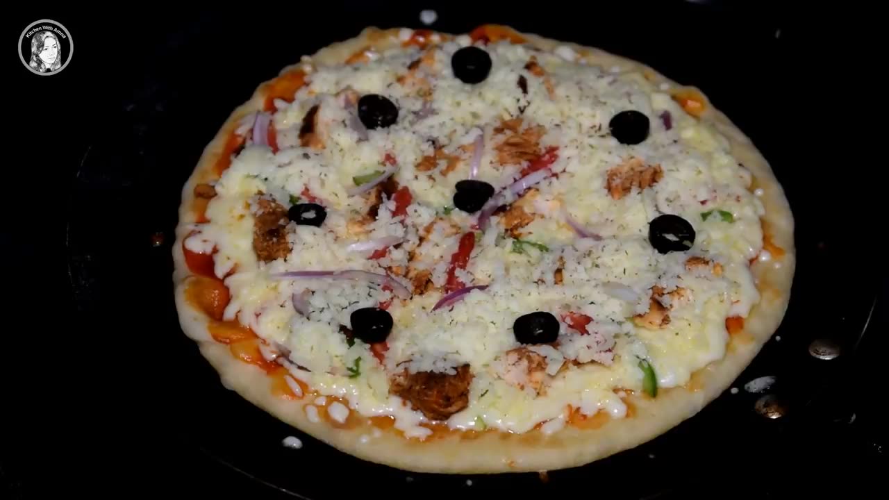 Tawa Pizza Without Yeast | Chicken Tikka Pizza Without Oven | Quick and Easy Pizza Recipe